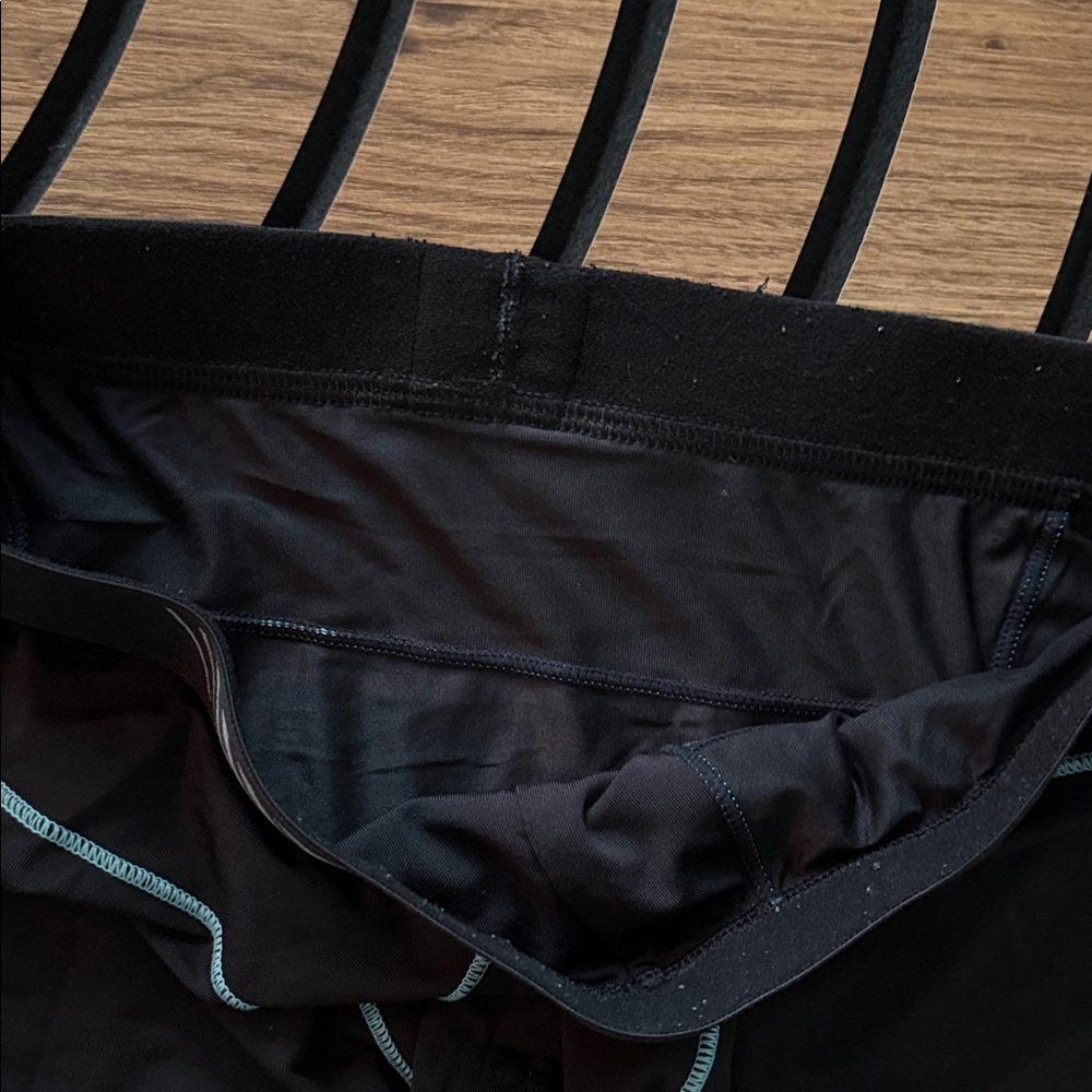Calvin Klein - Picture 3 of 4